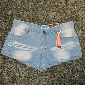 NWT Amethyst Original Light Wash Jean Shorts – Junior Size 5